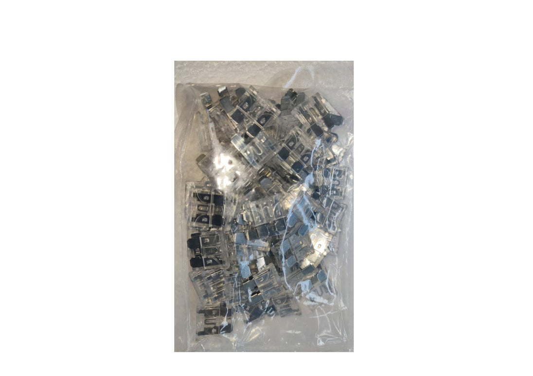 A pack of 100 Fuse Blade 25A White